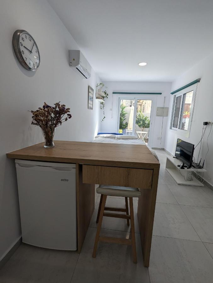 Modern & Cozy Studio W/ Backyard Near City Center リマソール エクステリア 写真